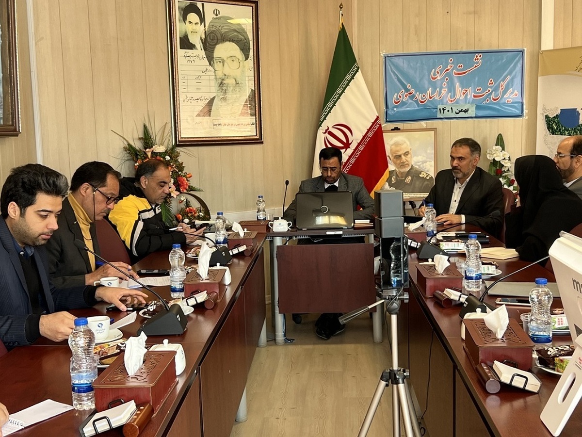 مدیر کل ثبت احوال خراسان رضوی گفت: ۱۴۰ هزار و ‌۸۲۱ کارت هوشمند ملی در باجه‌ها وجود دارد که مردم برای دریافت آن مراجعه نکرده‌اند.
