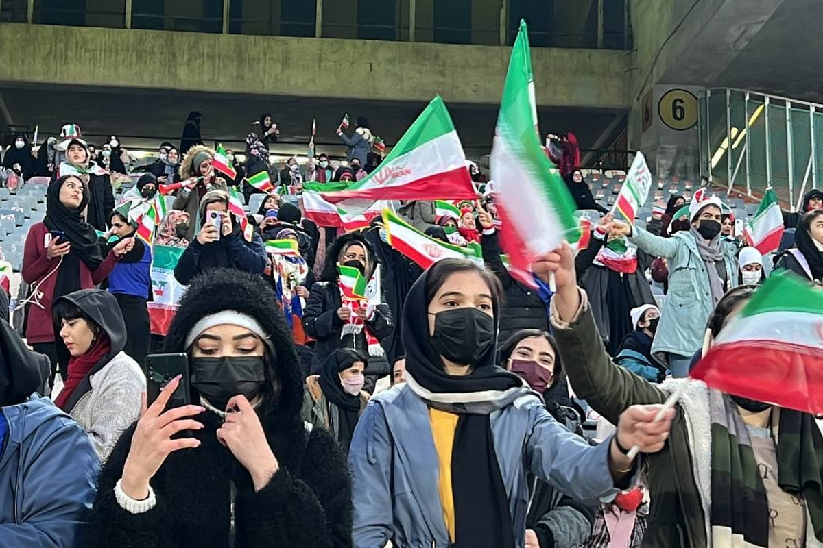 رییس فدراسیون فوتبال گفت: معقتدم زیرساخت های لازم برای حضور بانوان در ورزشگاه آزادی از هفته آینده فراهم است و بنده به این قضیه خوشبین هستم.