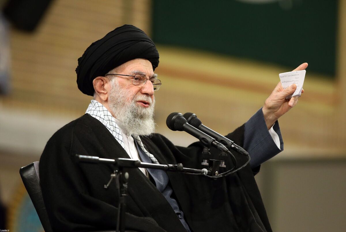 رهبر انقلاب تاکید کردند: بیست و دوم بهمن امسال ان‌شاءاللّه به توفیق الهی مظهر حضور مردم، مظهر عزت مردم، مظهر اعتماد مردم به یکدیگر است، مظهر اتحاد ملی است.
