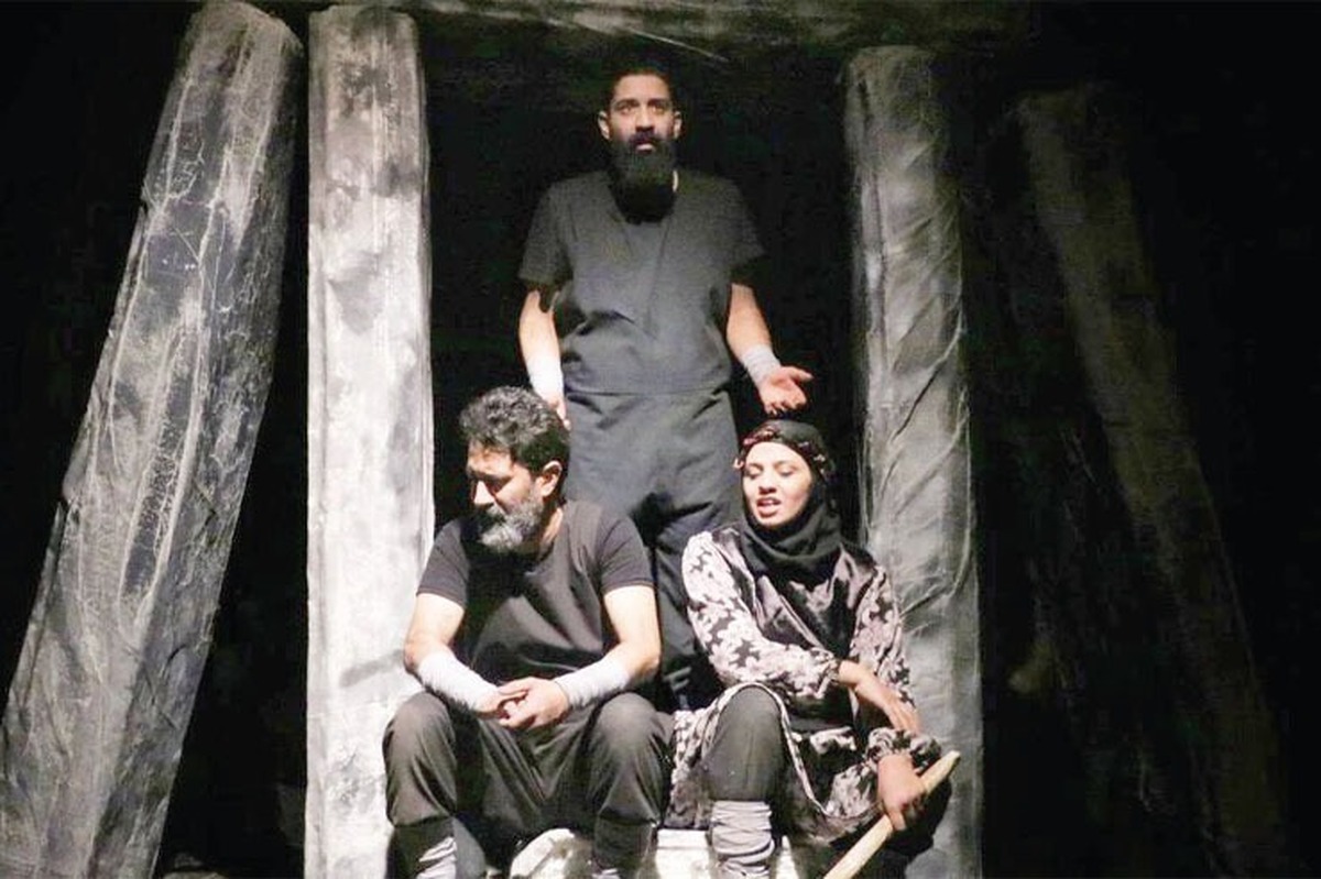 نمایش «الهه سنگ» از خراسان رضوی شب گذشته، یک بهمن، در جشنواره بین‌المللی تئاتر فجر روی صحنه رفت.