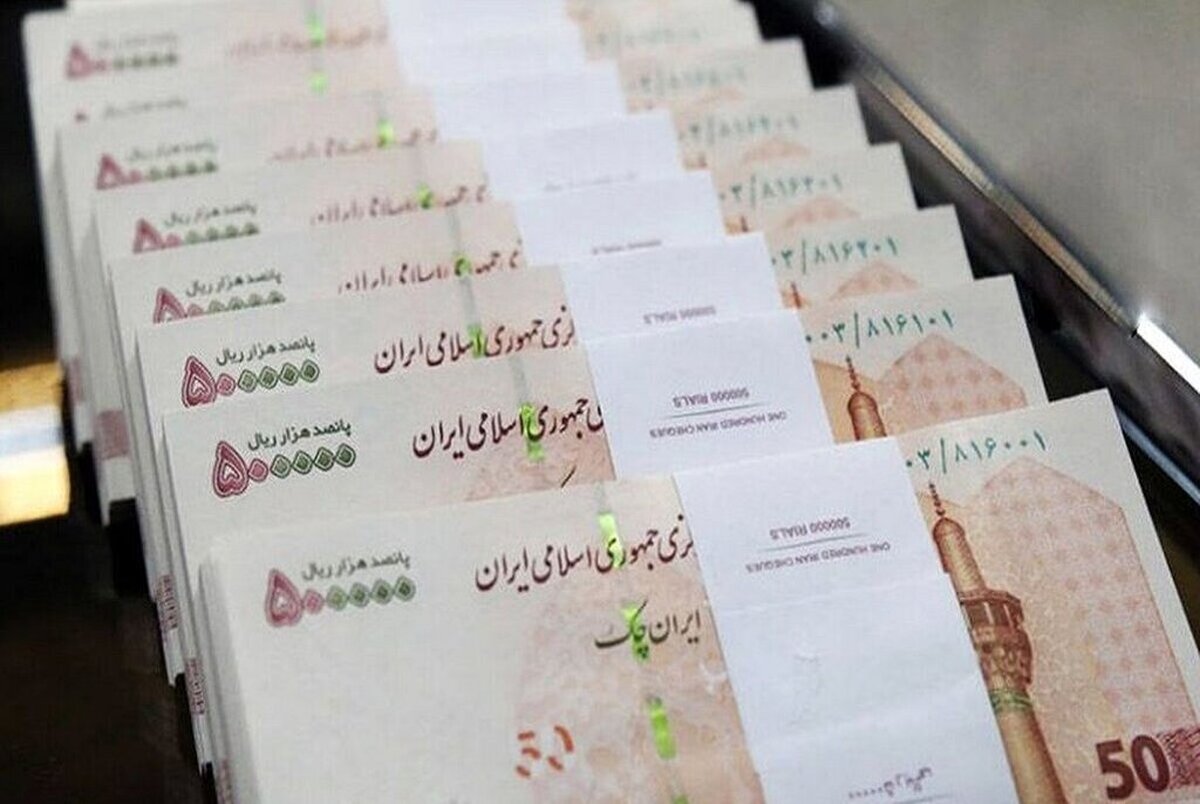 بررسی جزئیات لایحه بودجه ۱۴۰۲ نشان می‌دهد، دولت در طول یک سال بیش از ۱۱۰۰ هزار میلیارد تومان فقط حقوق و دستمزد به کارکنان و بازنشستگان پرداخت می‌کند.