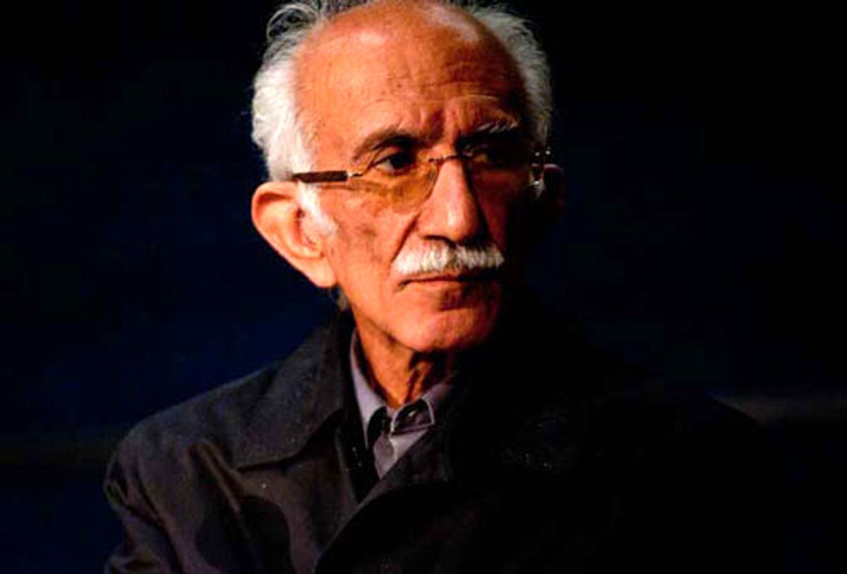 غلامحسین امیرخانی که حالا خودش یک استاد تمام خوش نویسی به حساب می‌آید و در بیش از شصت سال تجربه خوش نویسی، شاگردان پرشماری را پرورش داده است.