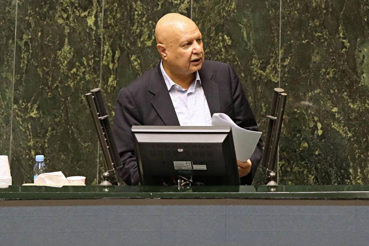 رئیس سازمان برنامه و بودجه با تأکید بر اینکه ریشه تورم در بودجه سنواتی شناسایی شده است، گفت: اعتقاد داریم برای اداره دولت نباید به مردم فشار اقتصادی وارد شود.