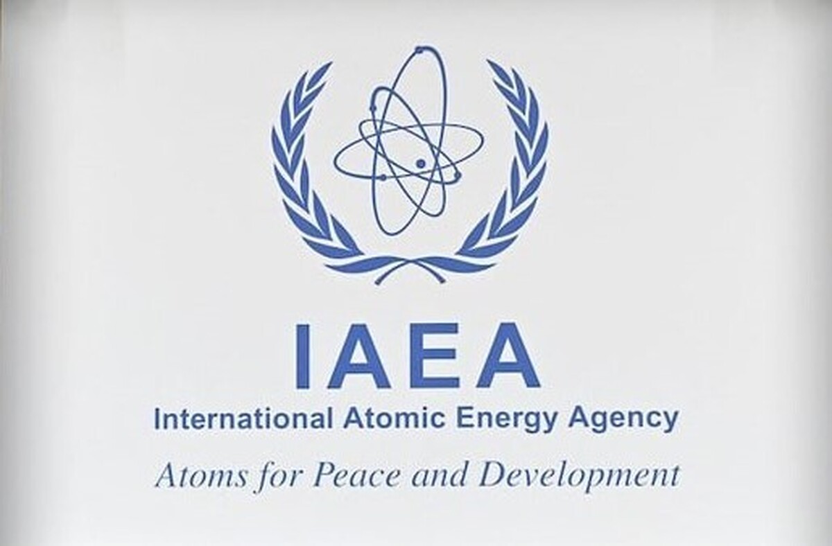 معاهده منع گسترش سلاح‌های هسته‌ای یا همان ان. پی. تی (Non-Proliferation Treaty) اول ژولای سال ۱۹۶۸ در اوج جنگ سرد، برای امضا آماده شد و در این تاریخ آمریکا و انگلیس و ۵۹ کشور دیگر آن را امضا کردند. ایران جزو اولین کشور‌هایی بود که این پیمان را امضا کرد.