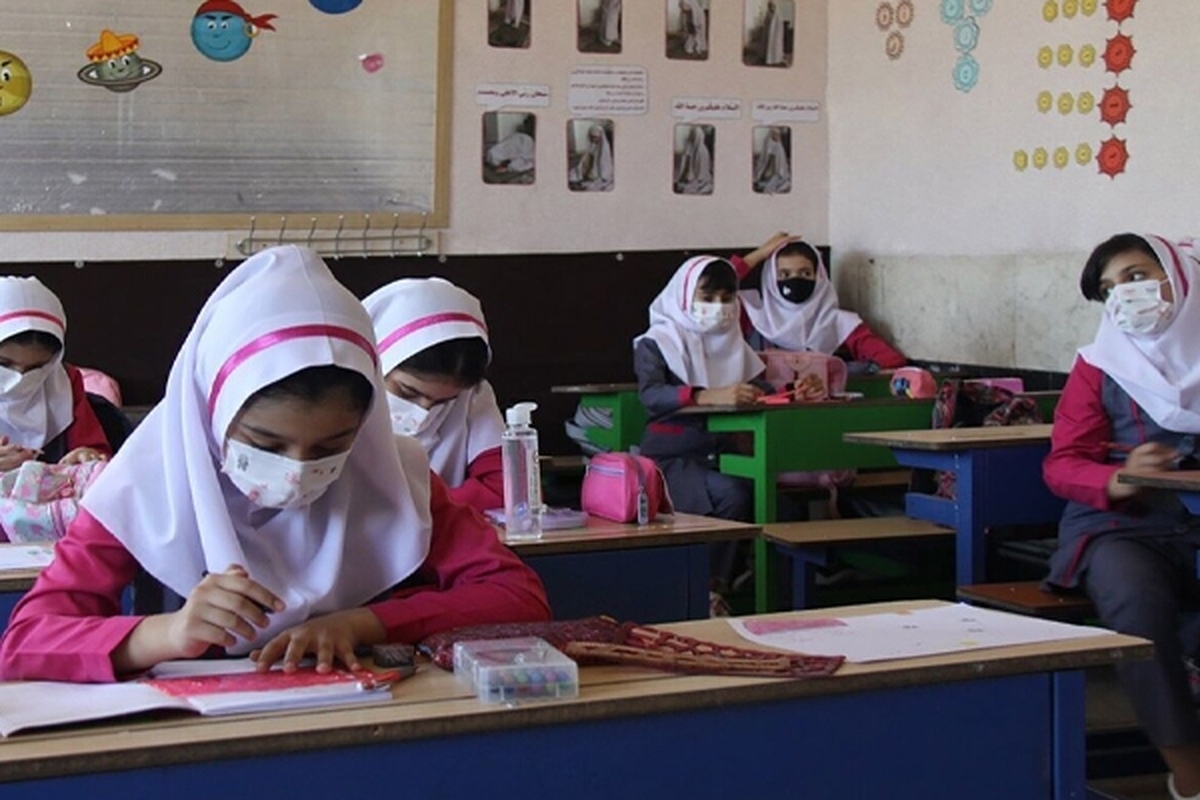 آلودگی هوا دوباره فعالیت مراکز آموزشی را به چالش کشیده است و تهران نیز یکی از شهرهایی است که در صدر غیرحضوری شدن مدارس است.