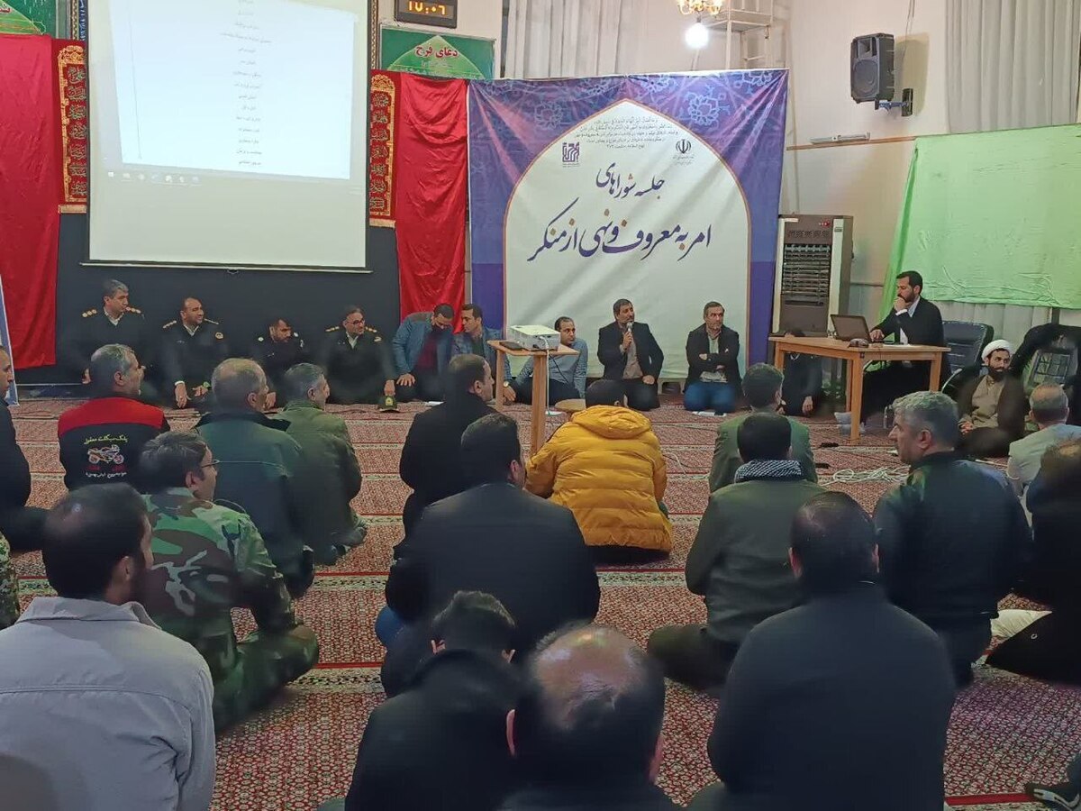 محسن داوری در نشست پیگیری و اعلام گزارش مصوبات محله اسماعیل‌آباد گفت: براساس گزارش نمایندگان دستگاه‌های اجرایی و اعلام نظر مردم، از پنج مصوبه جلسه قبل، تاکنون به سه مصوبه رسیدگی شده و حقیقت این است که شهرداری منطقه تاکنون عملکرد مؤثری در این زمینه داشته است.