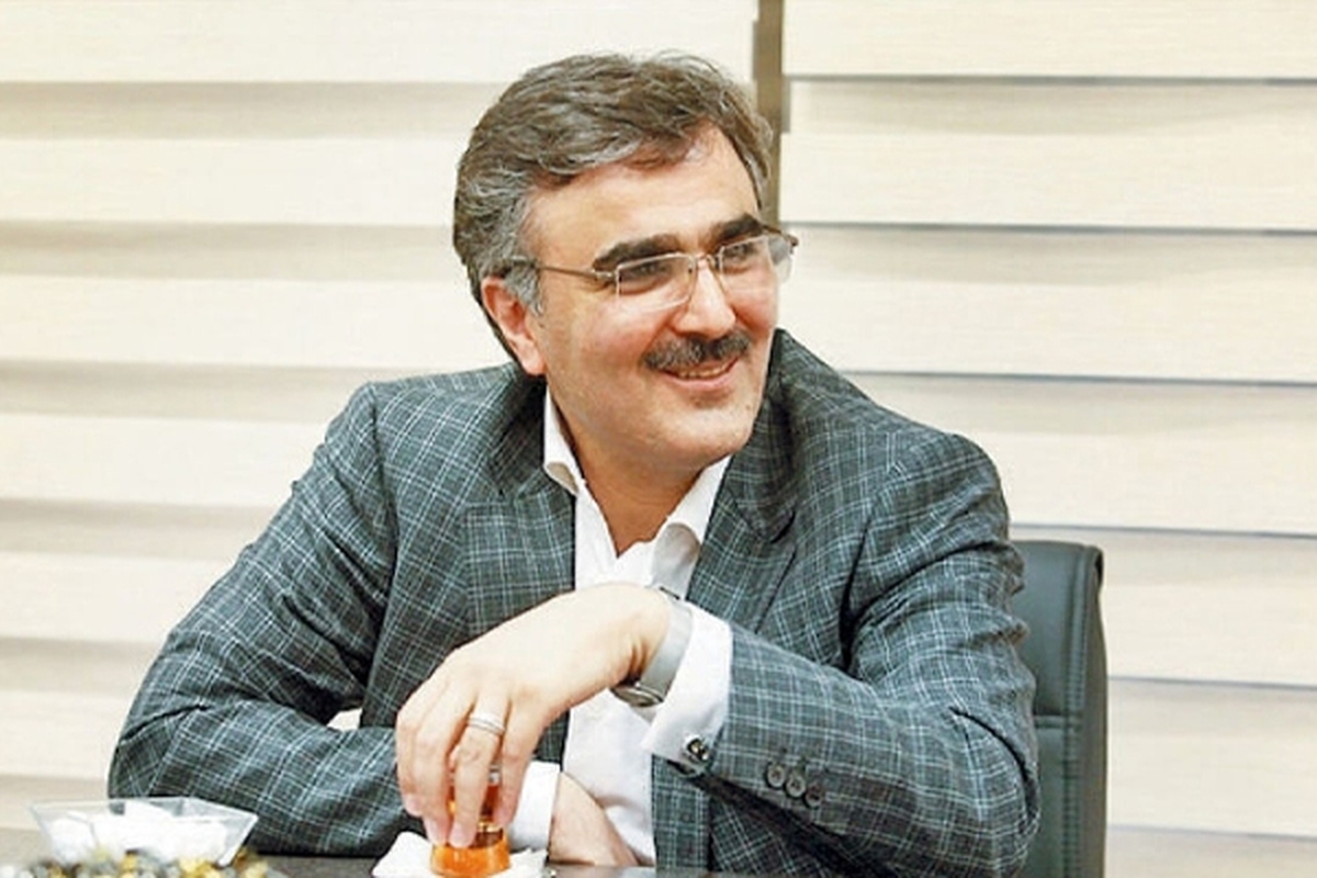 فرزین با تأکید براینکه تمام نیازهای ارزی اساسی کشور در ۲۰ روز گذشته با دلار ۲۸۵۰۰ تومانی تأمین شد، خطاب به مردم گفت:‌نگران نباشید حواسمان به بازار ارز هست.