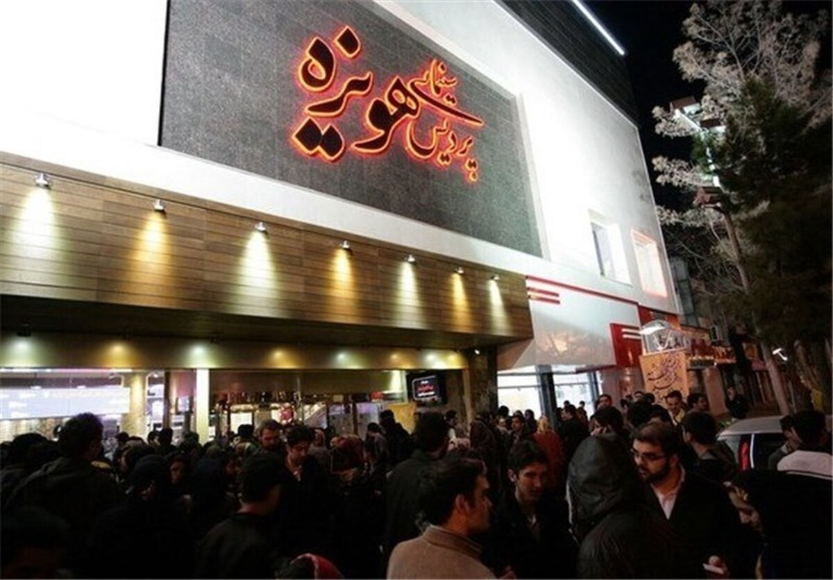 در چهارمین روز از برگزاری بیستمین جشنواره فیلم فجر مشهد، ۶ فیلم در پردیس‌های سینمایی منتخب جشنواره اکران می‌شود.
