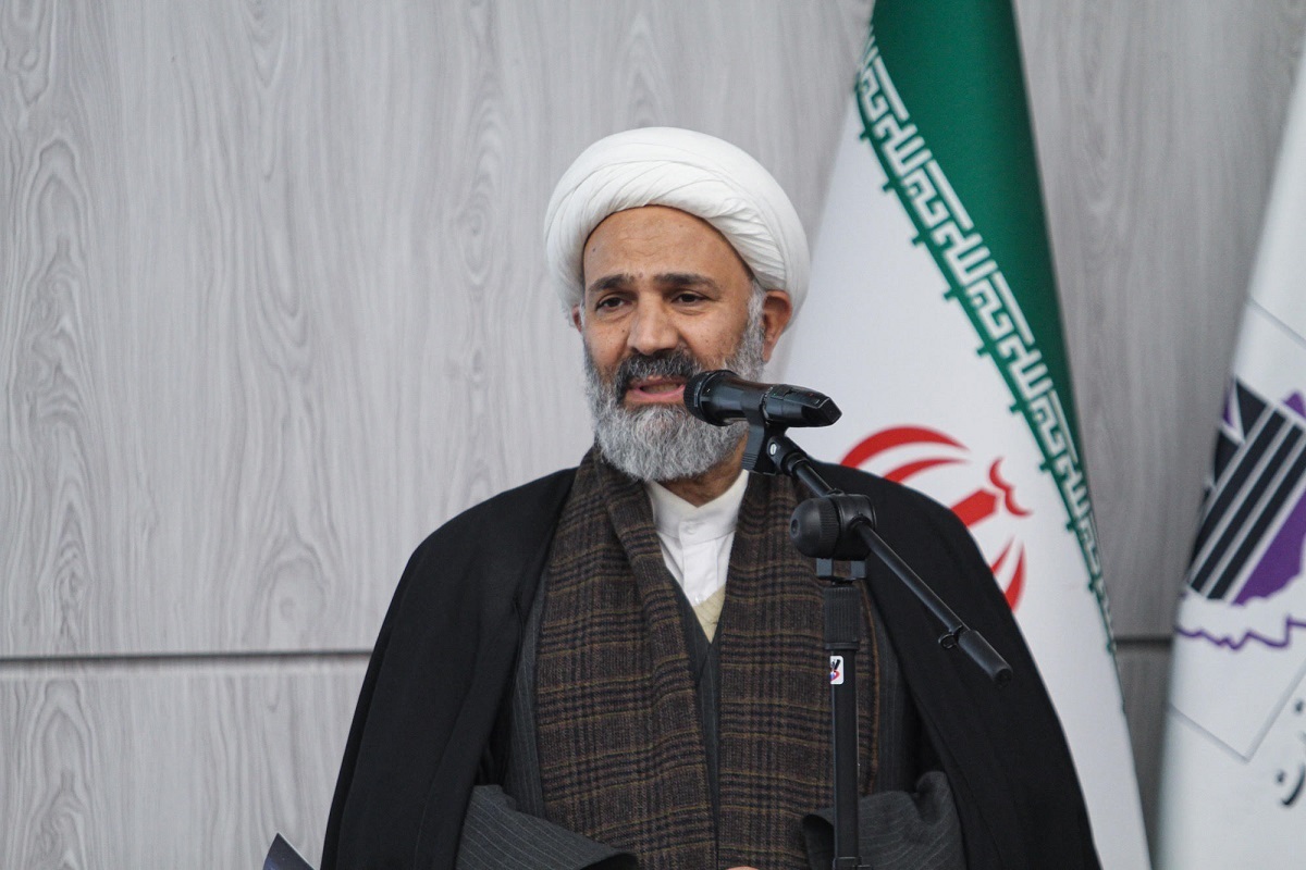 نماینده مردم مشهد درمجلس شورای اسلامی شهر مشهد گفت: درمجلس بنا براین گذاشتیم که در برابر مقاومت‌ها ایستادگی کنیم و امضا‌های طلایی را برداریم و واسطه گری‌ها را حذف کنیم.