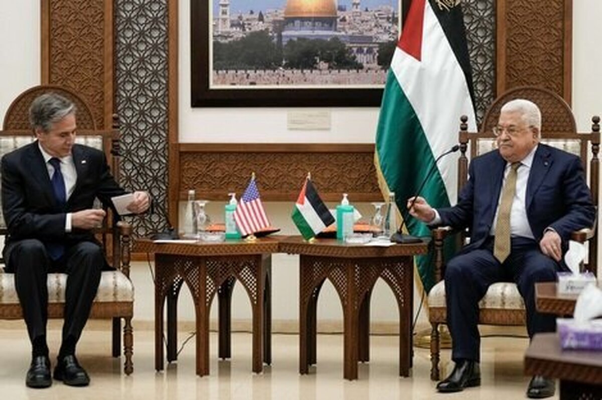 یک روزنامه عبری زبان نوشت، رهبران فلسطین در دیدار‌هایی که به تازگی در رام‌الله داشتند، از دولت آمریکا خواستند رژیم صهیونیستی را برای آزادسازی گروه چهارم از اسرای قدیمی فلسطینی از زندان‌های این رژیم تحت فشار بگذارند.