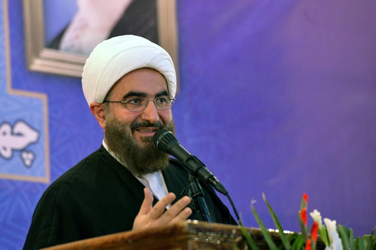رییس شورای سیاست‌گذاری ائمه جماعات اظهار کرد: ملت ایران امروز به روشنی می داند که هرجا موفق بوده، به تدابیر امامین انقلاب عمل کرده و همچون اقتصاد، در هرجا که نقطه ضعف دارد، از تدابیر امام حاضر غافل بوده است. این روشن‌بینی امروز ملت ایران است که می‌داند باید در هر شرایط، به نهضت خود پایبندی انقلابی، فجرآفرین و آخرالزمانی داشته باشد.