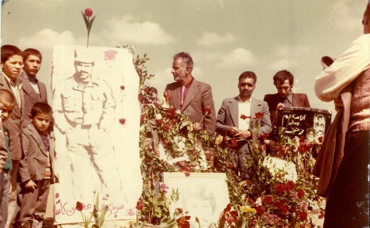 شهید کاشانی سرباز مشهدی بود که در همدان خدمت می‌کرد، وقتی در جریان درگیری‌های پیش از انقلاب دستور می‌گیرد به سمت مردم شلیک کند اسلحه را به سمت فرمانده خودش می‌گیرد و در بین مردم جاودانه می‌شود.
مشهدی‌ها در پاسخ به این جانفشانی به صورت خودجوش نام خیابان محل زندگی او را تغییر می‌دهند که امروز آن را به نام خیابان شهید کاشانی می‌شناسیم.