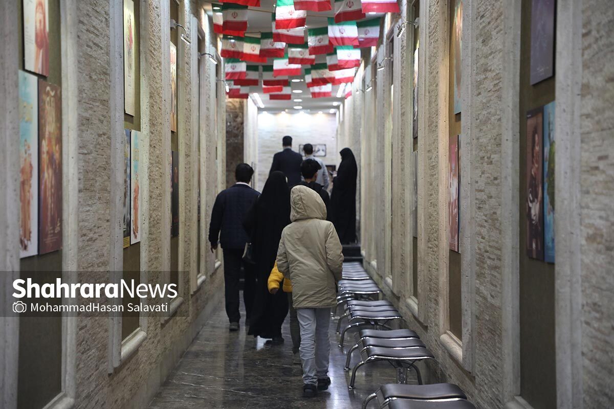 جلسه نقد و بررسی فیلم‌های گل‌های باوارده و کاپیتان در جشنواره فیلم فجر در مشهد برگزار شد. 