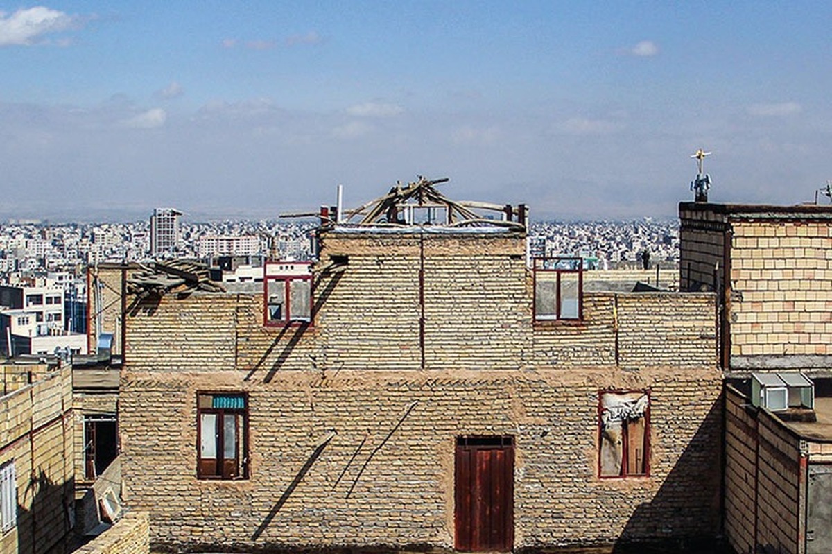 سخنگوی شورای شهر مشهد گفت: متاسفانه طرح‌های تفصیلی در مشهد ۱۷ سال است که تعیین تکلیف نشده است و با توجه به ابلاغ قانون درآمد‌های پایدار که خارج از طرح‌های تفصیلی نمی‌توان پروانه ساختمانی صادر کرد و تخلف محسوب می‌شود و حتی برای شهرداران نیز مجازات به همراه دارد، لذا با پیگیری‌های صورت گرفته از سوی استاندار خراسان رضوی، معاون عمرانی استانداری و شورای شهر و شهرداری مشهد بعد از ۱۷ سال طرح‌های تفصیلی مشهد در کمیسیون ماده ۵ تصویب شد.
