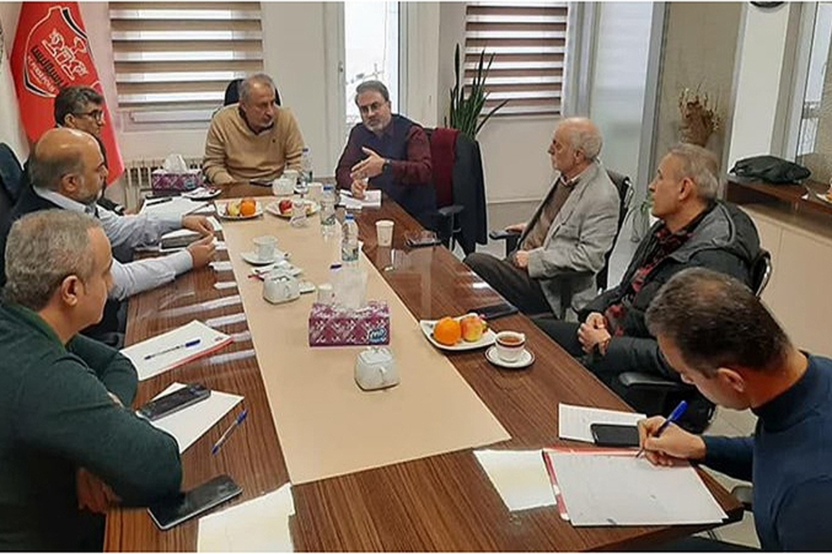 جلسه هیات مدیره پرسپولیس با حضور یحیی گل‌محمدی برگزار شد.