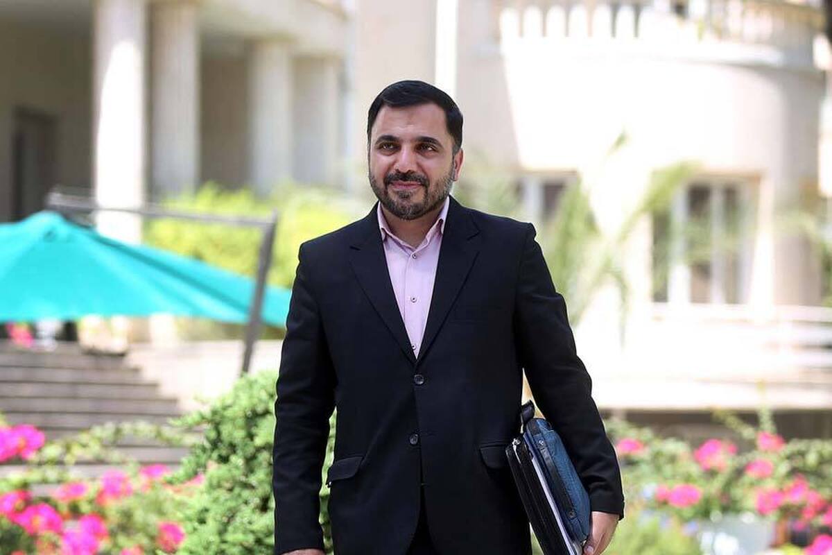وزیر ارتباطات و فناوری اطلاعات اعلام کرد: در حال پیگیری راه اندازی تماس تصویری بدون نیاز به نصب نرم افزار هستیم.