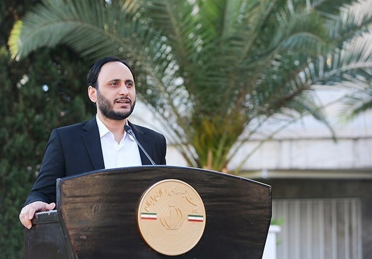 بهادری جهرمی سخنگوی دولت اعلام کرد که در جلسه امروز هیات دولت وزیر اطلاعات گزارشی در مورد مسمومیت دانش‌آموزان در تهران و قم ارائه کرد و قرار است که وزیر بهداشت نیز امروز راهی قم شود.