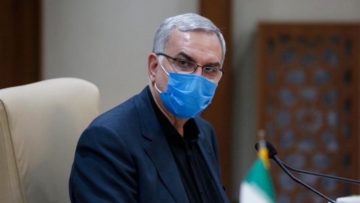 وزیر بهداشت که امروز برای پیگیری مشکلات مسمومیت دانش آموزان به قم سفر کرده است، گفت: این مسمومیت عامل میکروبی ندارد و خوشبختانه هیچ نوع میکروب و ویروسی در این نمونه آزمایش دانش‌آموزان دیده نشد.