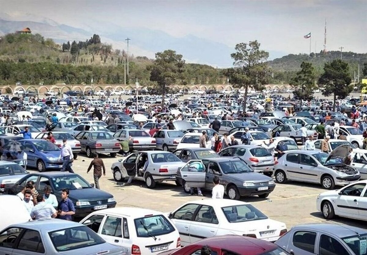قیمت خودرو امروز نیز نوساناتی را پشت سر گذاشت. اما با توجه به نزدیک‌شدن به پایان سال بازار رونق گرفته و سطح معاملات بالا رفته است.