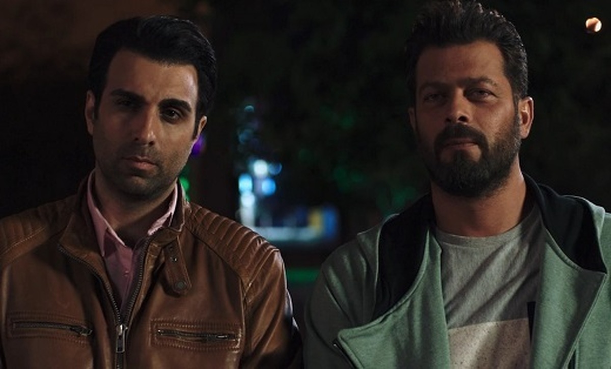 فیلم سینمایی «سلفی با دموکراسی» به کارگردانی و تهیه‌کنندگی علی عطشانی و بازی پژمان بازغی و پولاد کیمیایی به تازگی وارد شبکه نمایش خانگی شده است.