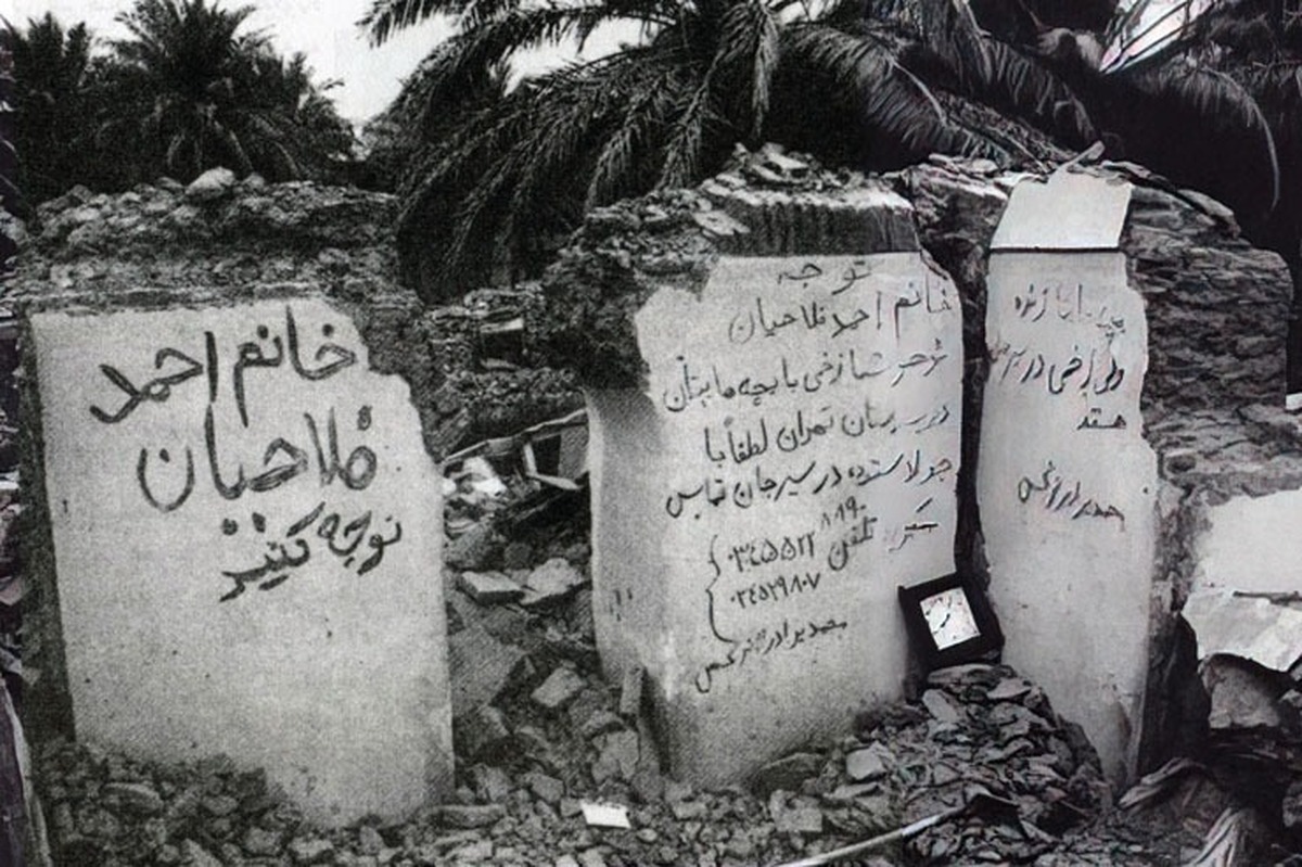 سوزان سانتاگ، منتقد شناخته شده هنری، در کتاب ارزشمند «درباره عکس» می‌گوید: عکس گرفتن به معنای اهمیت بخشیدن است. احتمالا هیچ موضوعی وجود ندارد که نتوان آن را زیبا کرد.