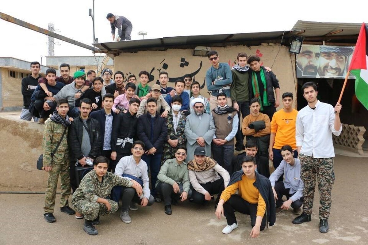 ۱۰۰ دانش آموز مدارس امام رضا (ع) به همراه مربیان پرورشی به مدت یک هفته راهی سفر راهیان نور شدند.