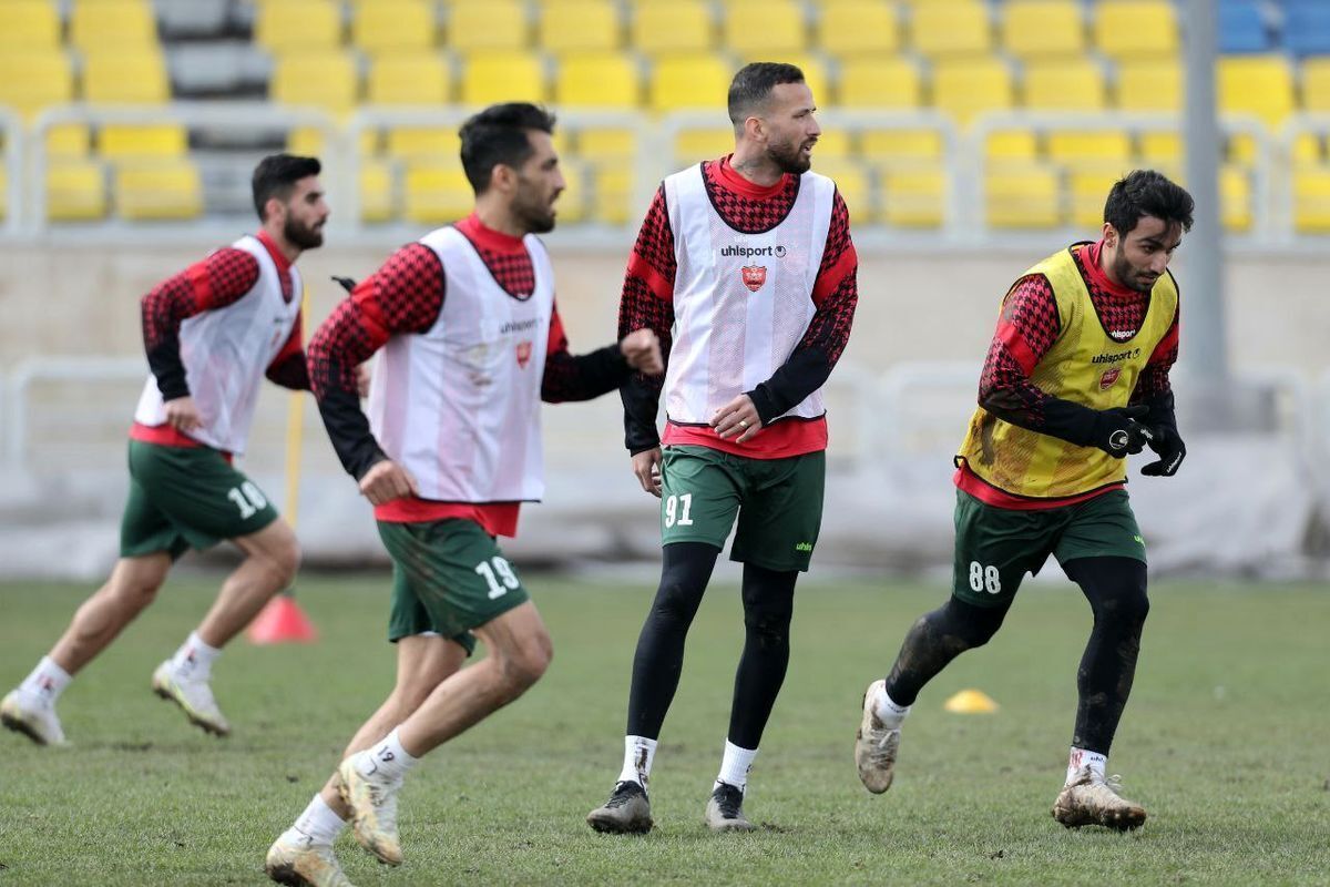 سرمربی پرسپولیس برای رقیب اصفهانی اش سورپرایز دارد.