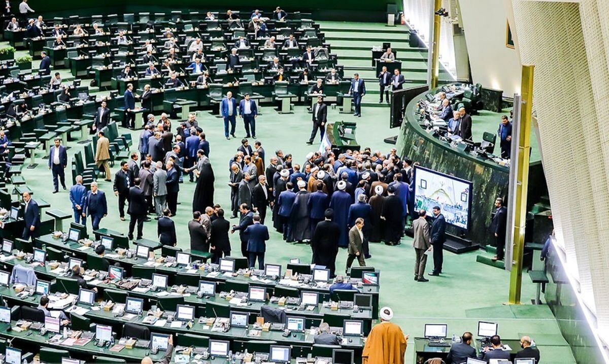 معاون پارلمانی رئیس‌جمهور در خصوص طرح استیضاح‌ برخی وزرا در مجلس توضیحاتی داد.