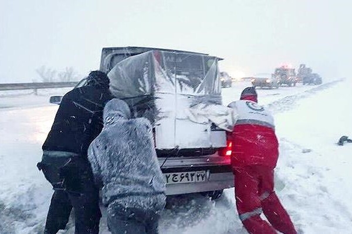 ۴۰ روستای فریدون‌شهر در محاصره برف| عملیات آذوقه‌رسانی با بالگرد آغاز شد| ارتباط مخابراتی ۴۵ روستا همچنان قطع است