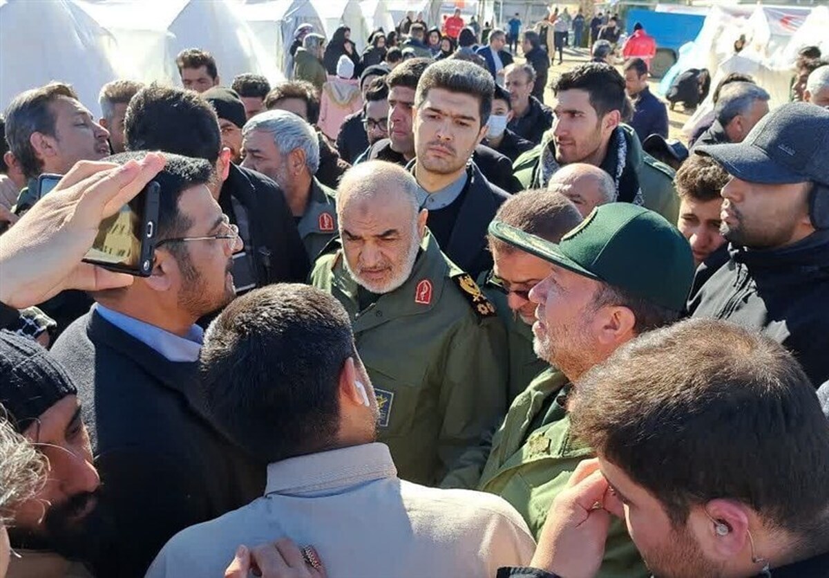 فرمانده کل سپاه در سفر دوباره به مناطق زلزله‌زده خوی و بازدید میدانی از نحوه آواربرداری گفت: سپاه همانند روز‌های نخست زلزله، با تمام توان این بار در بحث آواربرداری و بازسازی مناطق زلزله‌زده در کنار مردم است.