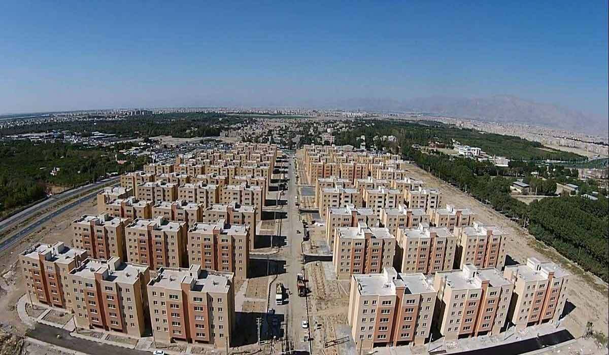 رئیس انجمن انبوه‌سازان تهران با تشریح جزئیات قیمت پیشنهادی انبوه‌سازان برای ساخت نهضت ملی مسکن، گفت: بر این اساس آورده متقاضیان به ۲۰۰ میلیون تومان کاهش می‌یابد.