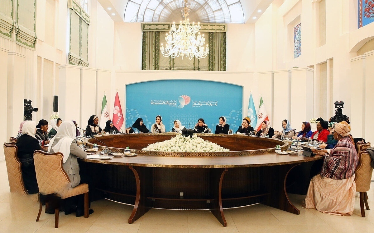 مشاور سخنگوی دولت بخشی از میهمانان کنگره زنان تاثیرگذار را معرفی کرد.