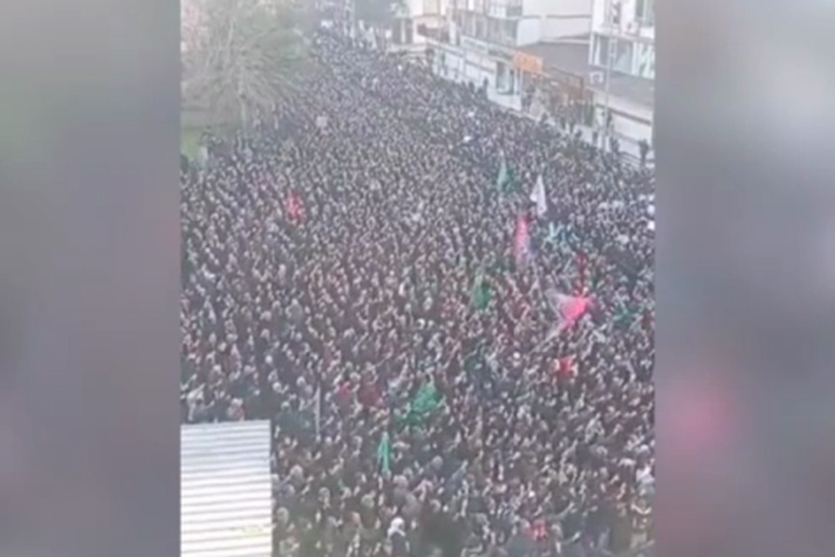 ده‌ها هزار نفر از مسلمانان شهر «باتمان» در جنوب‌شرقی ترکیه علیه اقدام موهن سیاستمدار سوئدی در سوزاندن قرآن کریم به خیابان‌ها آمدند.