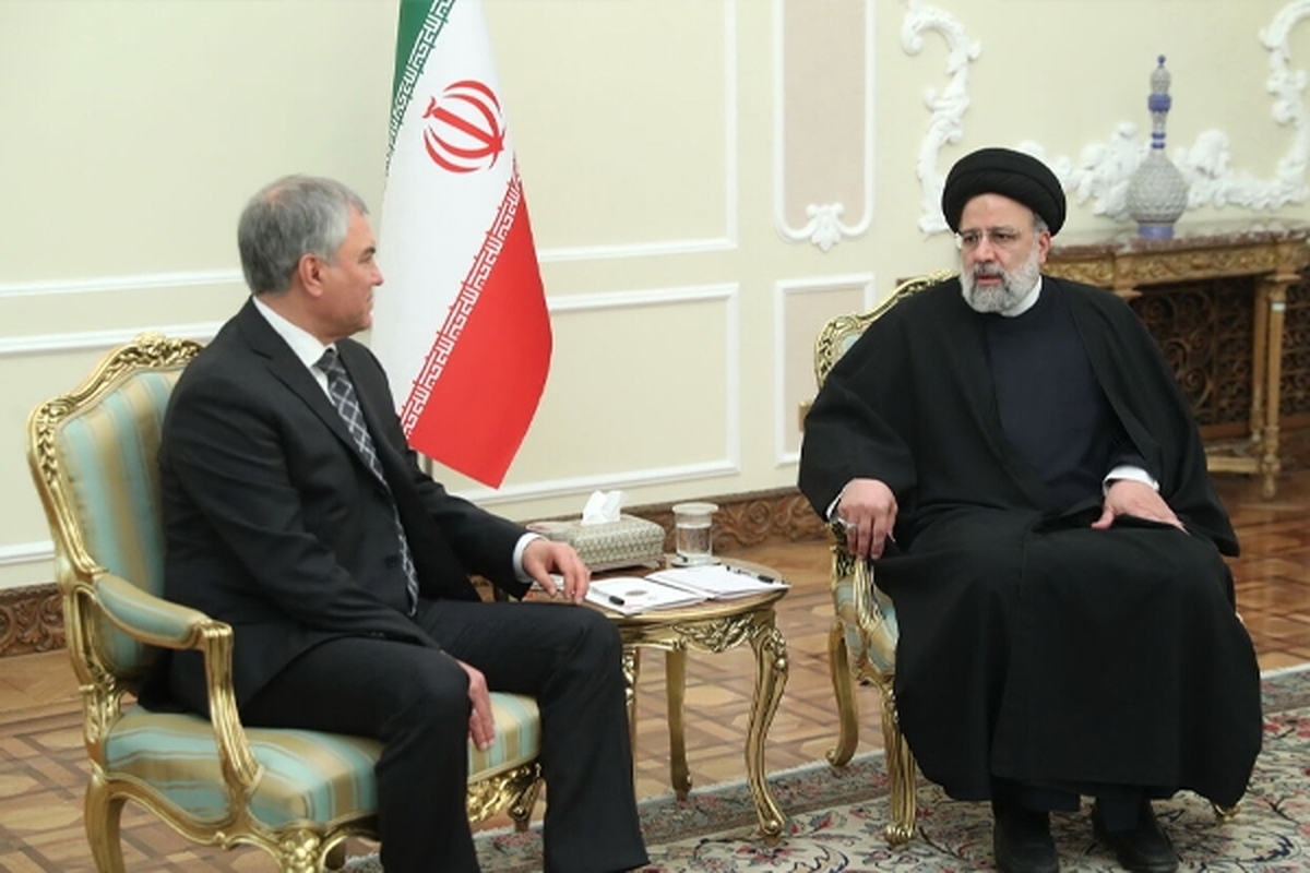 رئیس جمهور با بیان اینکه ایران اجرای کامل توافقات با روسیه را دنبال می‌کند، گفت: ظرفیت‌های دو طرف می‌تواند مکمل یکدیگر باشد و بهره‌گیری از آنها علاوه بر تامین منافع دو کشور، می‌تواند منافع منطقه‌ای نیز ایجاد کند.