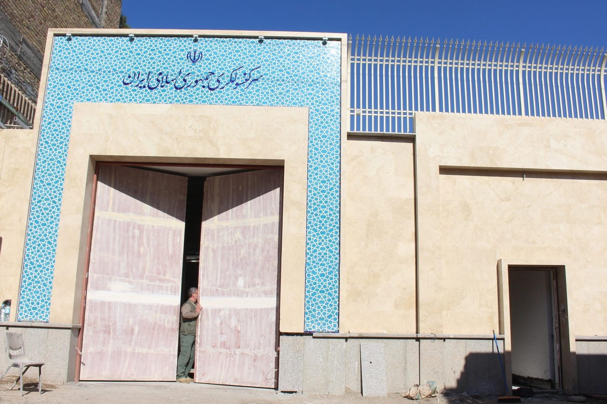 سرکنسول جمهوری اسلامی ایران در هرات هرگونه واگذاری انحصاری خدمات ویزای جمهوری اسلامی ایران به شرکتی خاص را تکذیب کرد.