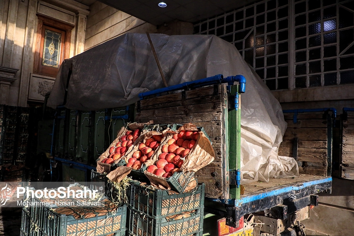 مدیر سازمان تعاون روستایی خراسان رضوی گفت: تامین و توزیع ۲۰۰ تن میوه تنظیم بازار شب عید شامل ۱۰۰ تن سیب زرد و ۱۰۰ تن پرتقال تامسون در خراسان رضوی قطعی شده است.