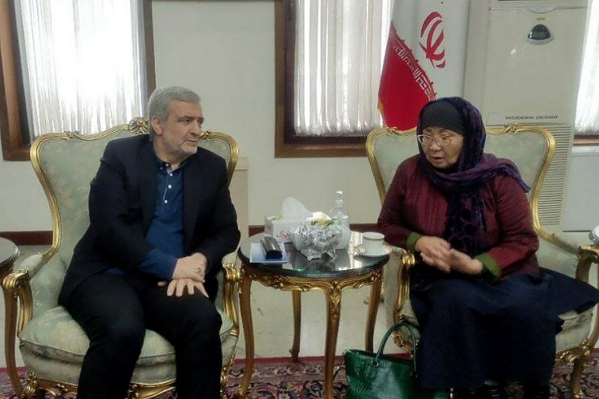 سفیر جمهوری اسلامی ایران در دیدار با نماینده ویژه دبیرکل سازمان ملل در امور افغانستان خواستار افزایش همکاری های منطقه ای در رفع مشکلات افغانستان شد.