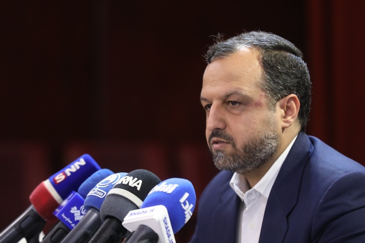 وزیر اقتصاد با بیان اینکه میانگین افزایش حقوق در بودجه سال آینده ۲۰ درصد در نظر گرفته شده است، تاکید کرد: پس از تصویب این قانون و با توجه به اجرای پلکانی آن، حقوق کارکنان دولت بین ۱۵ تا ۲۵ درصد رشد خواهد داشت.