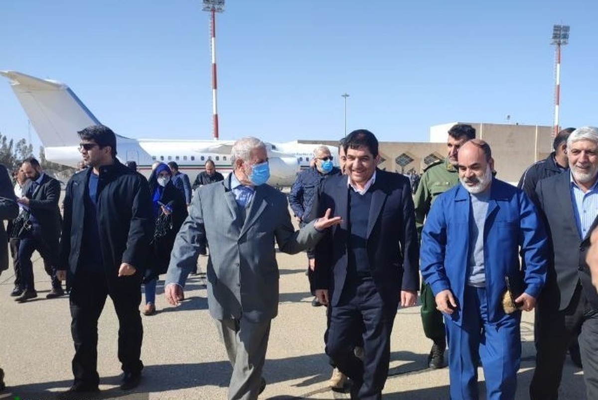 معاون اول رئیس جمهور صبح امروز (سه شنبه) به منظور بازدید، افتتاح و آغاز عملیات اجرایی چندین طرح عمرانی و زیرساختی در استان سیستان و بلوچستان با استقبال استاندار و جمعی از مقامات محلی وارد فرودگاه زابل شد.