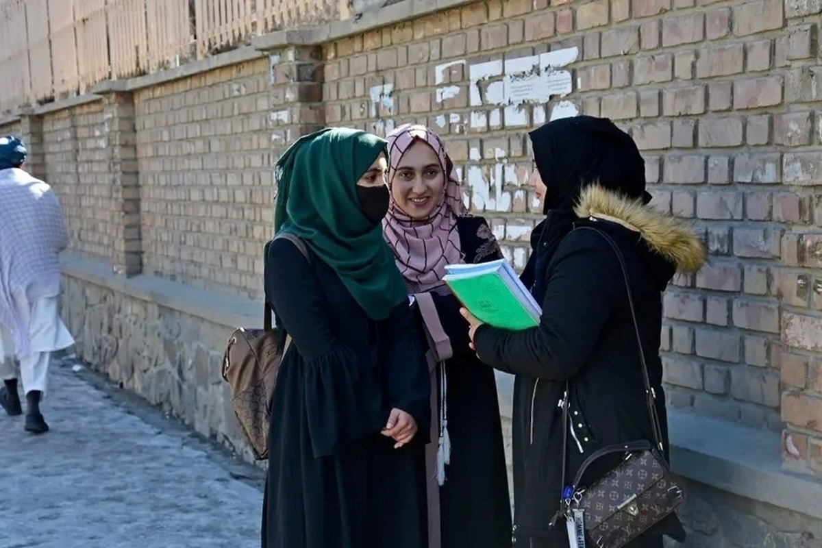 قائم‌ مقام وزیر علوم در امور بین‌الملل از استقبال دانشجویان دختر افغانستانی که از تحصیل محروم شده اند برای تحصیل در دانشگاه های داخل کشور خبر داد.