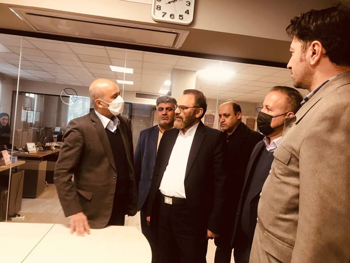 در پی دستور دادستان تهران، برای رسیدگی به تخلفات شرکت هواپیمایی در افزایش قیمت بلیت پرواز در ماه گذشته، صبح امروز سرپرست دادسرای ناحیه ۳۰ فرودگاه‌های کشور به همراه نمایندگان سازمان تعزیرات حکومتی از چند شرکت هواپیمایی بازدید کرد.