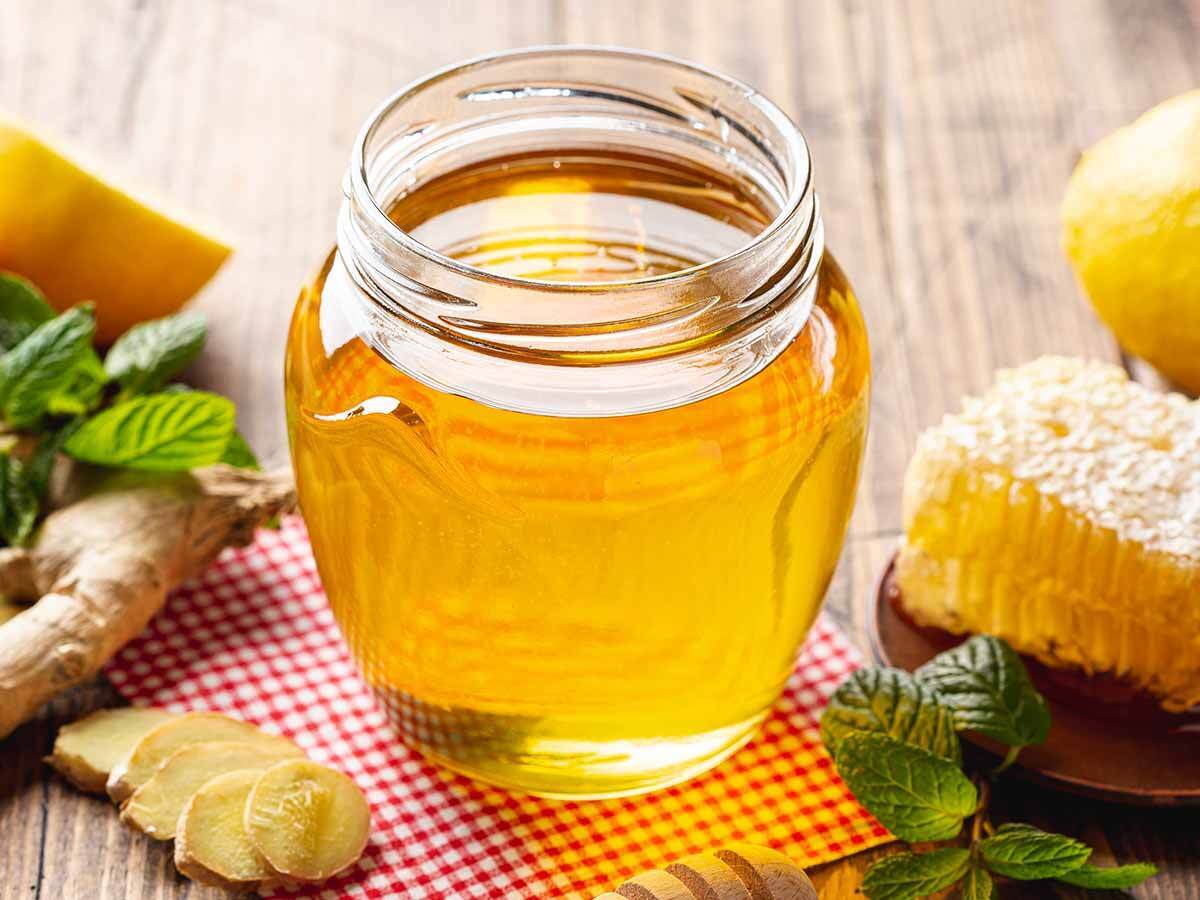 بر اساس نتایج بررسی‌ها، مصرف روزانه و متعادل عسل می‌تواند فواید زیادی داشته باشد. آنچه تاکنون به اثبات رسیده نشان می‌دهد عسل پتانسیل آن را دارد که درمانگر مشکلات مختلفی باشد.