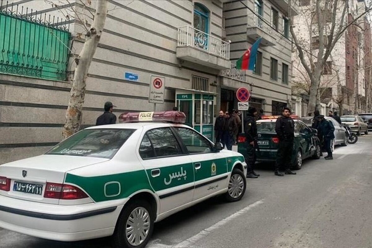 رئیس پلیس تهران از دستگیری فردی که صبح امروز جمعه ۷ بهمن ۱۴۰۱، با سلاح به سفارت جمهوری آذربایجان وارد شده بود خبر داد.