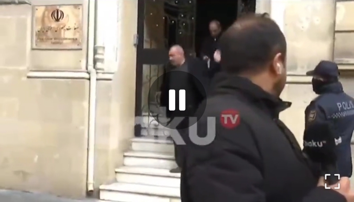 بعد از حمله مسلحانه صبح امروز به سفارت آذربایجان در تهران کارمندان سفارت ایران در باکو سفارت را ترک کردند.