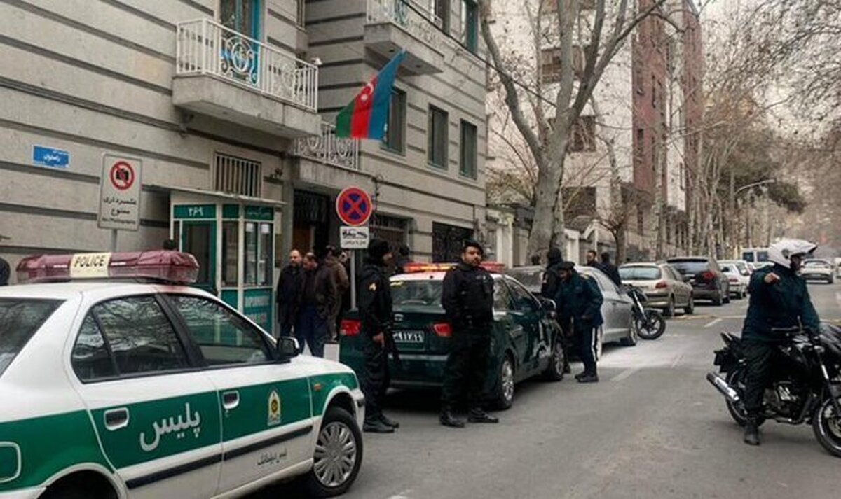 در ویدئویی که توسط پلیس تهران بزرگ منتشر شده است، فرد ضارب سفارت آذربایجان در ایران به تشریح اقدام خود در این مرکز دیپلماتیک پرداخته است.