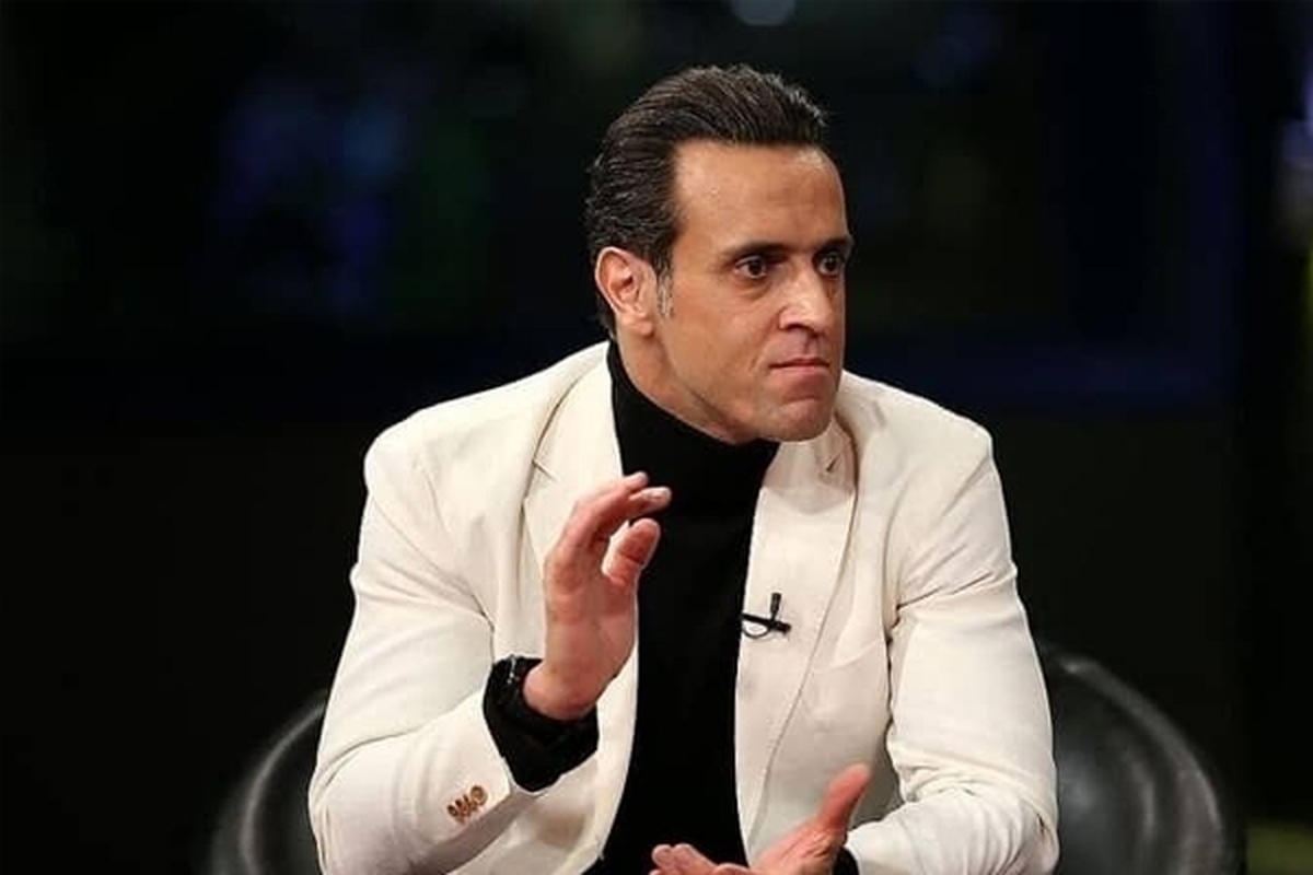 امیر دریادار معنوی فرمانده ناوشکن سبلان در دوران دفاع مقدس به توهین‌های علی کریمی درباره شهدای نیروی دریایی ارتش واکنش نشان داد.