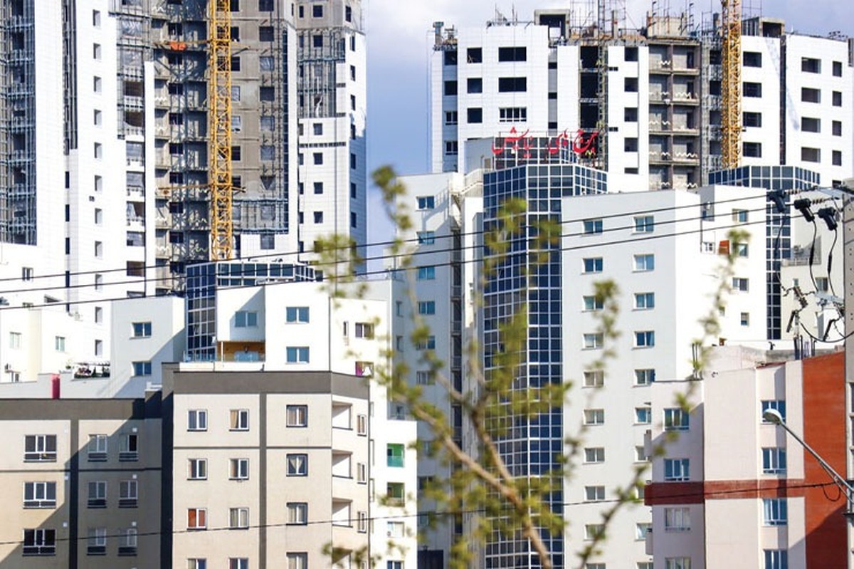 مدیرکل درآمد‌های عمومی شهرداری مشهد با اشاره به تصویب لایحه تخفیف عوارض ساختمانی و نوسازی تا سقف ۴۰ درصد به‌مناسبت دهه مبارک فجر از ۱۲ بهمن تا ۱۷ اسفند اظهار کرد: براساس این مصوبه، به شهرداری مشهد اجازه داده می‌شود به‌مناسبت سالگرد پیروزی شکوهمند انقلاب اسلامی ایران و به‌منظور رونق سرمایه‌گذاری در صنعت ساختمان، تخفیف مناسبتی به پرداخت نقدی عوارض صدور مجوز‌های ساختمانی (گروه پروانه و پایانکار) و عوارض ساخت و توسعه خطوط قطارشهری، قبوض عوارض کسب و پیشه و عوارض بر فعالیت از مشاغل غیرمشمول قانون نظام صنفی اختصاص دهد.