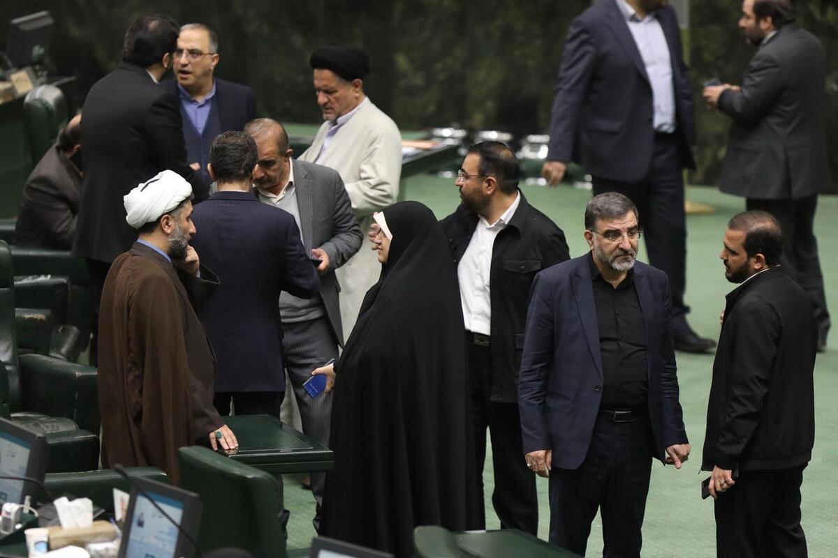 سخنگوی هیئت‌رئیسه مجلس درباره آنچه به‌عنوان طرح مجلس برای مجازات افراد مشهور پیش از مقامات رسمی خوانده می‌شود، توضیحاتی ارائه کرد.