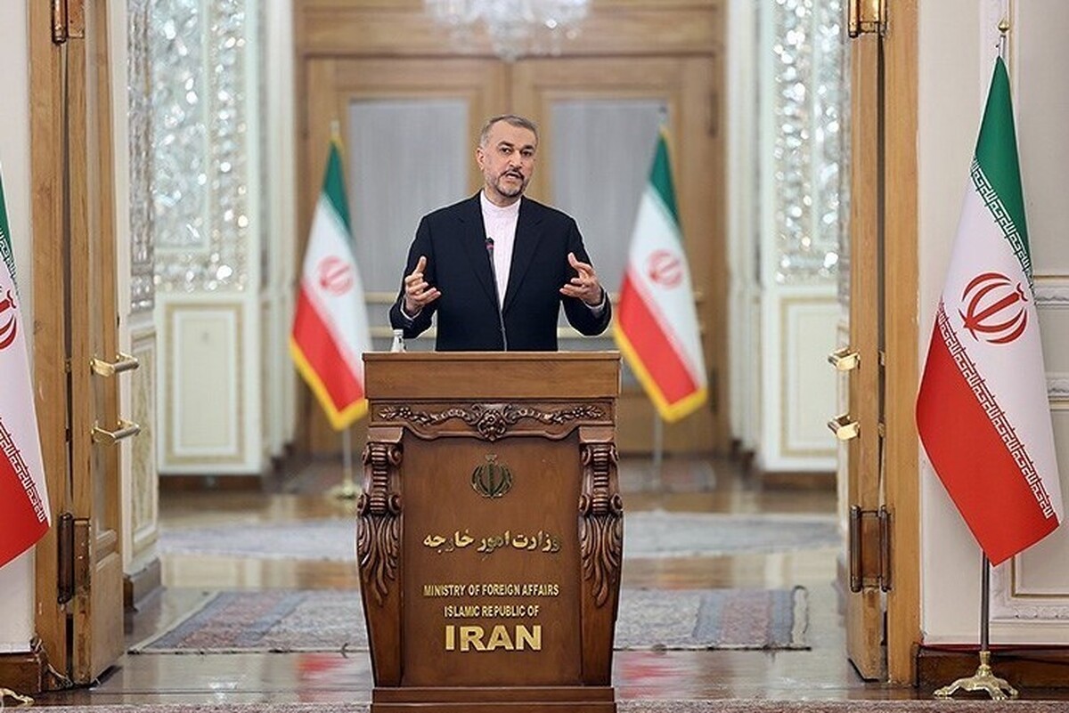 وزیر خارجه ایران گفت: در دیدار با مقامات ذیربط اتحادیه اروپا، به صراحت به آن‌ها گفتیم که اگر قرار باشد درخصوص سپاه پاسداران اقدامی انجام دهید که تاثیری در نهاد حاکمیتی موثر جمهوری اسلامی بگذارد واکنش و پاسخ ایران بسیار سخت خواهد بود.