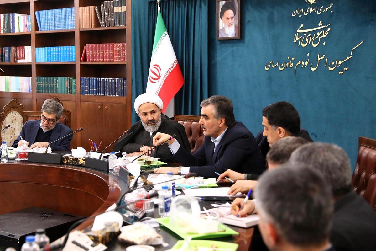 رئیس کمیسیون اصل نود مجلس گفت: انتظار داریم قیمت واقعی ارز در بازار عرضه شود و معتقدیم قیمت واقعی پایین‌تر از این است که در بازار عرضه می‌شود.